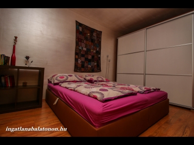 Modern, panorámás vízparti apartmanban max. 4 főnek