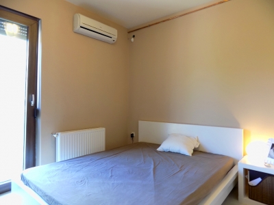 Vízközeli, jakuzzis minimál luxusvilla kiadó