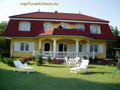 A holiday house with a pool in Zamárdi is for rent for max 16 people