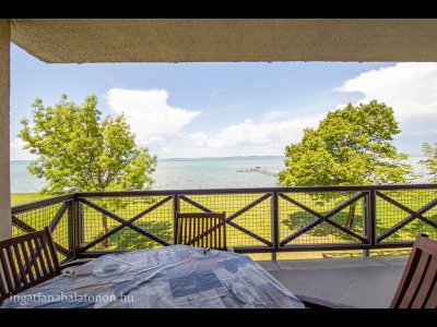 Balatonőszödön Közvetlen vízparti, teljes panorámás apartman max. 6 vendégnek