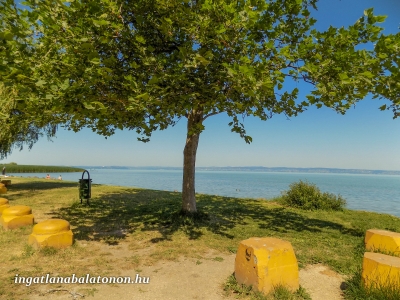 Siófokon a Balatontól 35 méterre mediterrán stílusú apartmanházban szállás kiadó