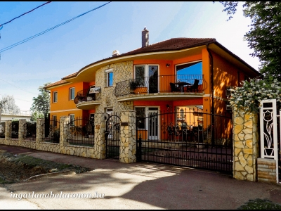In Siófok, 35 meters from Lake Balaton a Mediterranean style holiday home is available for 5-6 people