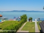 Balatonbogláron közvetlen vízparti modern 3 szobás emeleti apartman kiadó