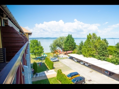 A balatonőszödi Hullám Üdülőparkban panorámás apartmanban szállás kiadó 4+1 vendégnek