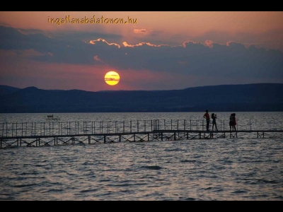 A balatonőszödi Hullám Üdülőparkban panorámás apartmanban szállás kiadó 4+1 főnek