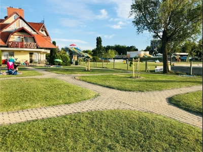 Balatonlellén a Balatontól 50 méterre újszerű apartmanházban első emeleti apartman kiadó max 2+2 fő részére 2. em. 25. 