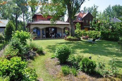 Balatonszárszón 3 hálószobás luxus nyaraló saját vízparttal