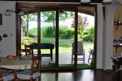 Balatonszárszón 3 hálószobás luxus nyaraló saját vízparttal